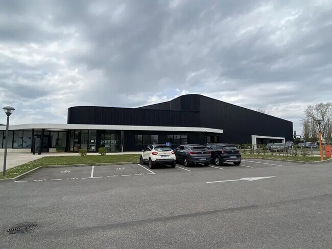 Plus de détails pour 8 Rue Du Maréchal De Lattre De Tassigny, Élancourt - Bureau, Local d'activités à louer