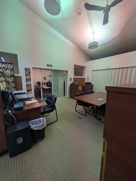 10720 W 7 Mile Rd, Detroit, MI à vendre - Photo de l’immeuble – Image 3 sur 21
