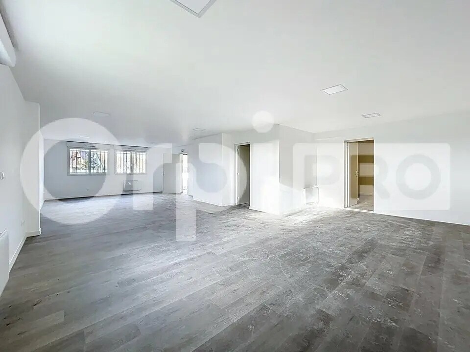 Bureau dans Rochy-Condé à louer Photo intérieure– Image 1 sur 4