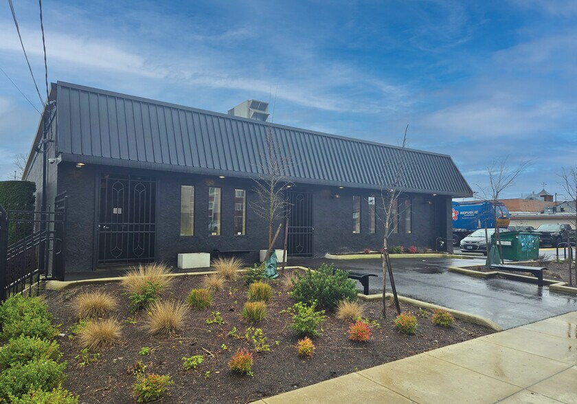 9736-9800 SE Stark St, Portland, OR à louer - Photo de l’immeuble – Image 2 sur 8