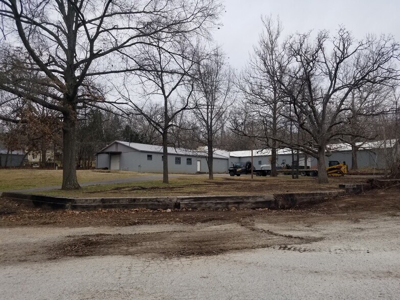 990 Red Bud Dr, Warsaw, MO à vendre - Photo de l’immeuble – Image 1 sur 13