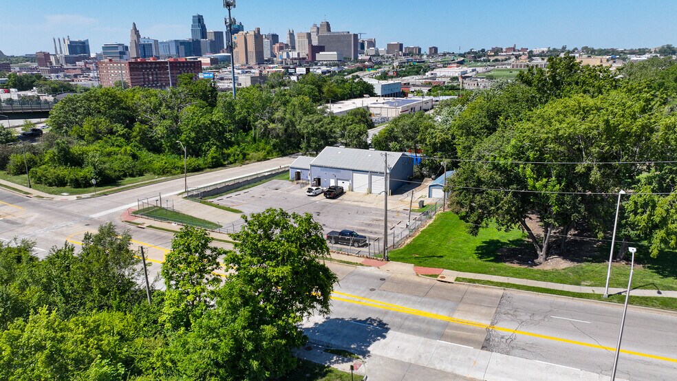 2121 Forest Ave, Kansas City, MO à vendre - Photo de l’immeuble – Image 2 sur 2