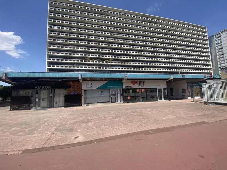 Local commercial dans Rennes à louer - Photo de l’immeuble – Image 3 sur 4
