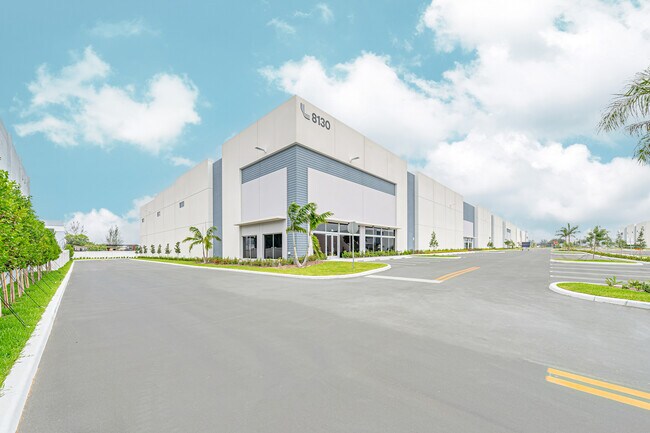 Plus de détails pour 8130 NW 74th St, Medley, FL - Industriel/Logistique à louer