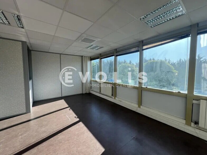 Bureau dans Villiers-sur-Marne à louer - Photo de l’immeuble – Image 2 sur 6