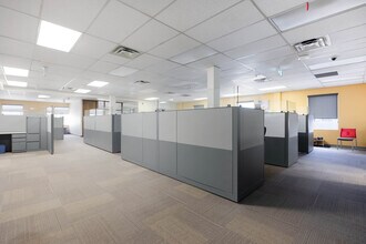 9816 Hardin St, Fort McMurray, AB à louer Photo intérieure– Image 2 sur 24