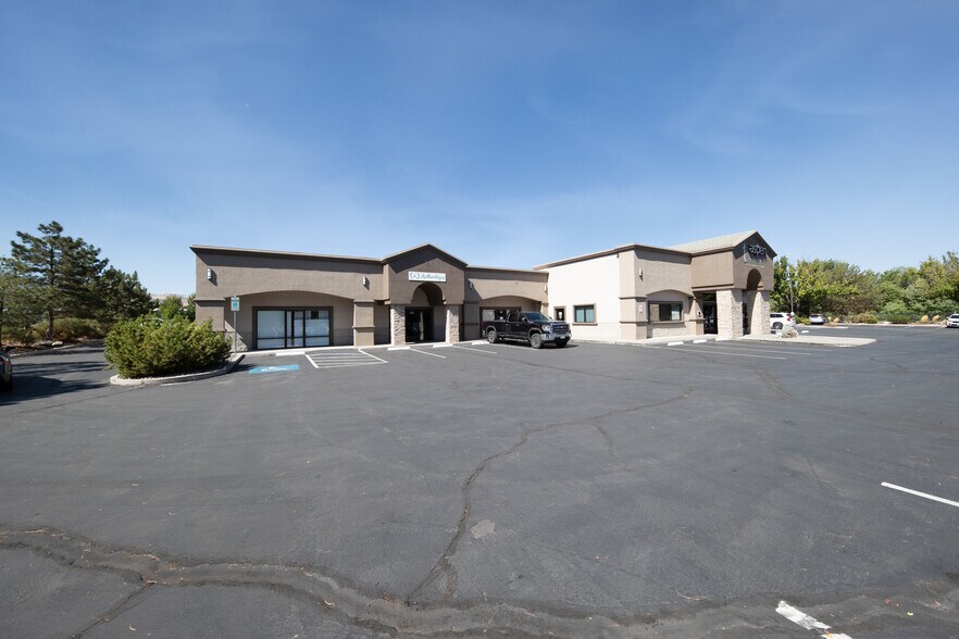 7025 Longley Ln, Reno, NV à vendre - Photo de l’immeuble – Image 3 sur 5