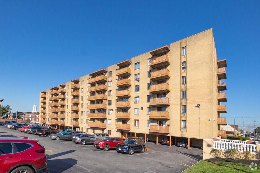 380 Front St, Hempstead, NY à vendre - Photo de l’immeuble – Image 3 sur 7