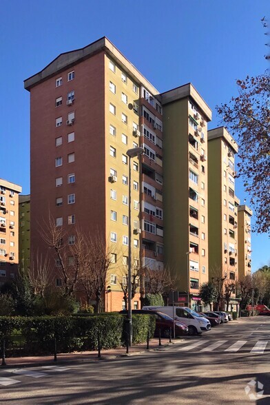 Calle Nuestra Señora del Pilar, 17, Alcalá de Henares, Madrid à vendre - Photo de l’immeuble – Image 2 sur 2