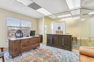 9911-9913 Georgetown Pike, Great Falls, VA à louer Photo intérieure– Image 2 sur 19