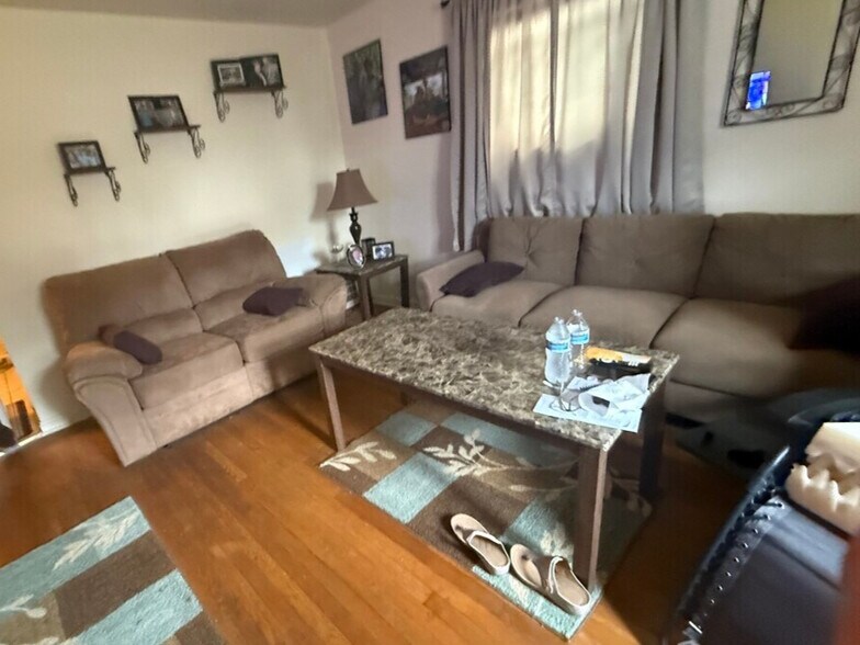 533 Station St, Bridgeville, PA à vendre - Photo de l’immeuble – Image 3 sur 9