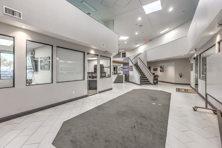 353 Pilot Rd, Las Vegas, NV à vendre - Photo de l’immeuble – Image 3 sur 14