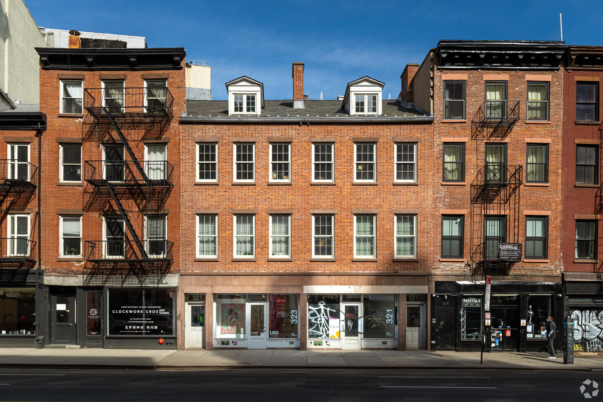 321 Canal St, New York, NY à louer Photo de l’immeuble– Image 1 sur 6