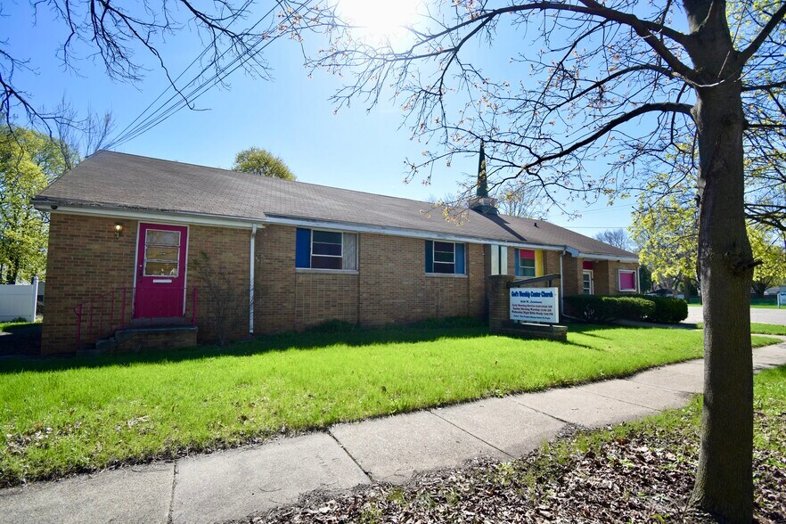 818 N Jenison Ave, Lansing, MI à vendre - Photo de l’immeuble – Image 2 sur 9