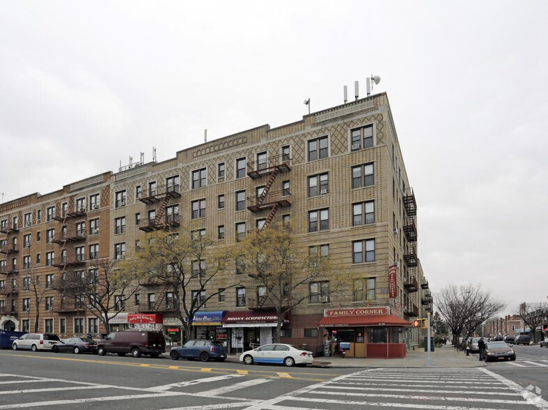 2924 21st Ave, Astoria, NY à louer - Photo de l’immeuble – Image 2 sur 4