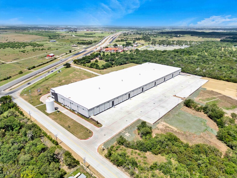 4777 E State HWY 71, Del Valle, TX à louer - Photo de l’immeuble – Image 3 sur 13