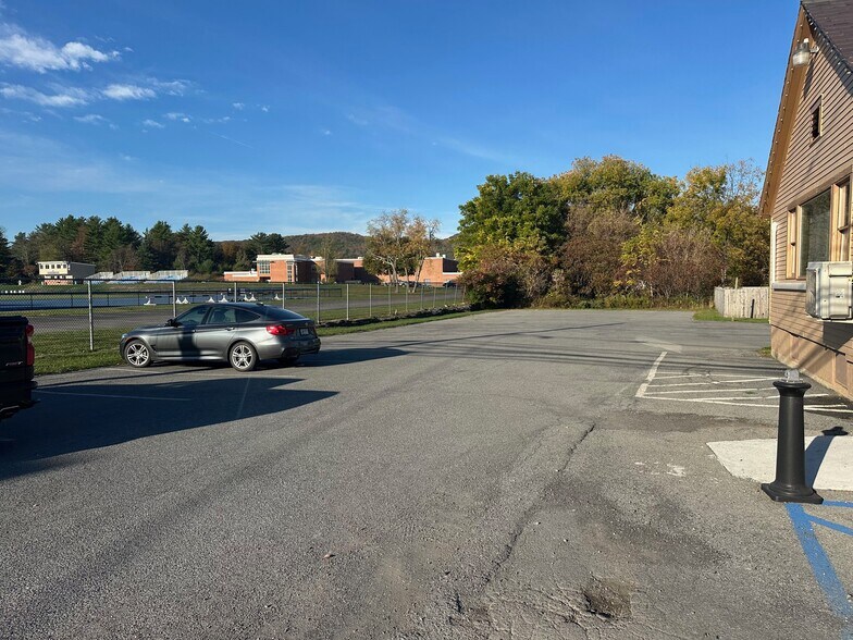 131 Church St, Granville, NY à vendre - Photo de l’immeuble – Image 2 sur 39