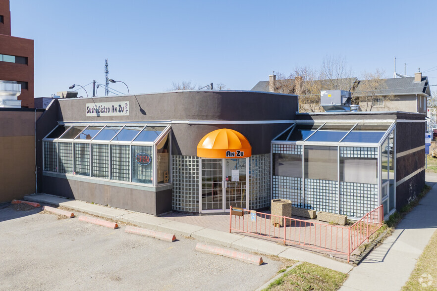 107 17 Ave NW, Calgary, AB à vendre - Photo principale – Image 1 sur 3