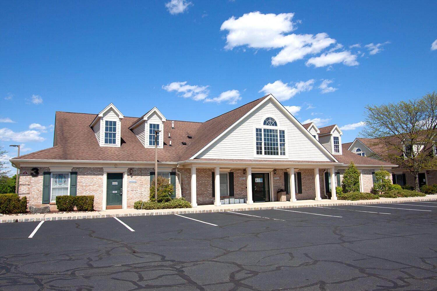 378 S Branch Rd, Hillsborough, NJ à louer Photo de l’immeuble– Image 1 sur 17
