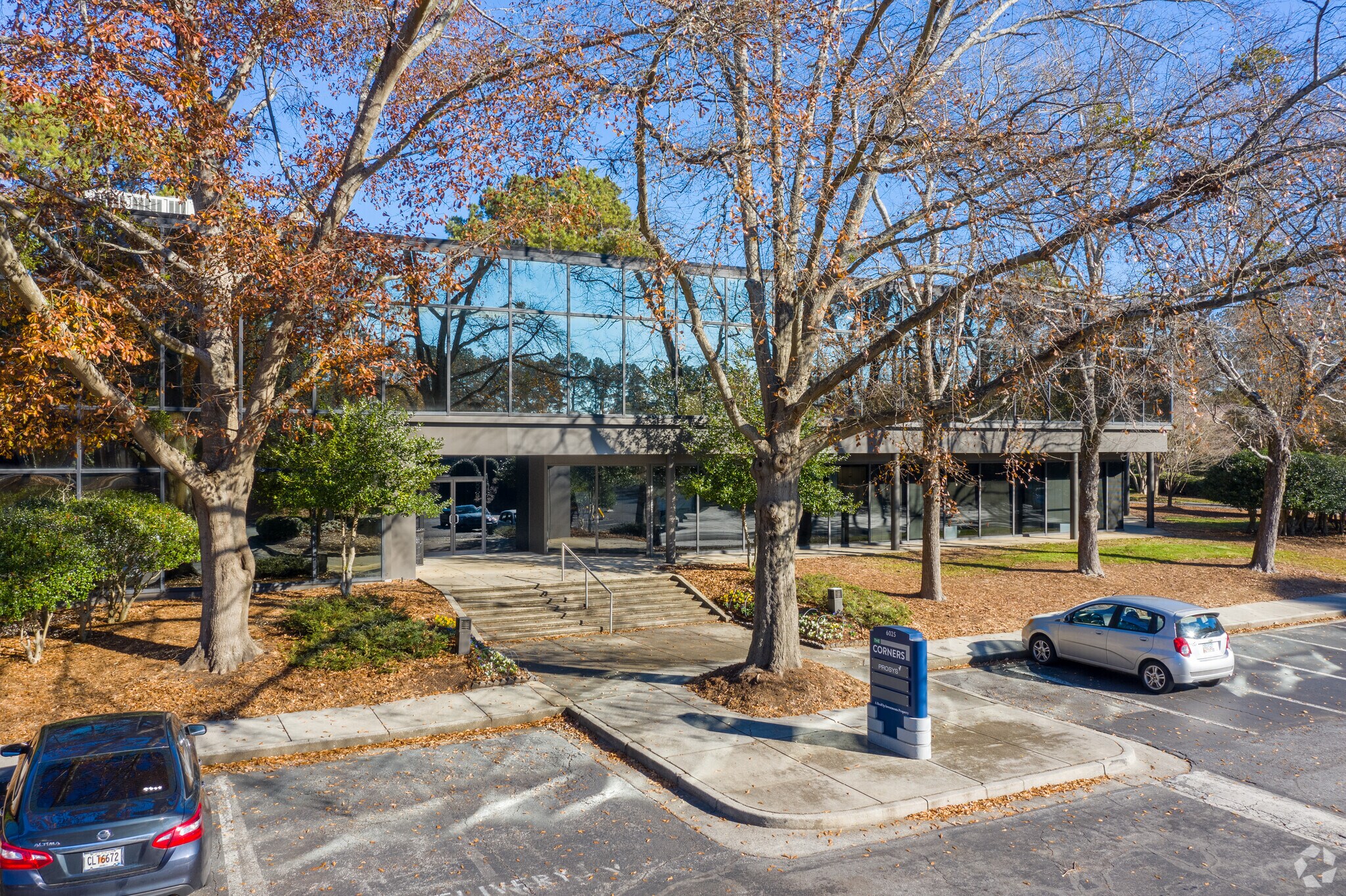 6025 The Corners Pky, Peachtree Corners, GA à louer Photo de l’immeuble– Image 1 sur 97