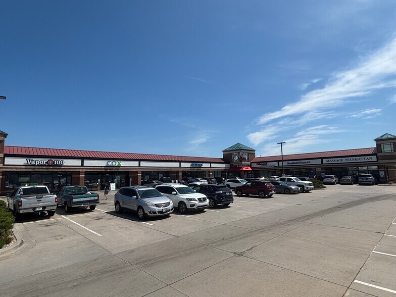 900 Hayes Dr, Manhattan, KS à louer - Photo de l’immeuble – Image 3 sur 15