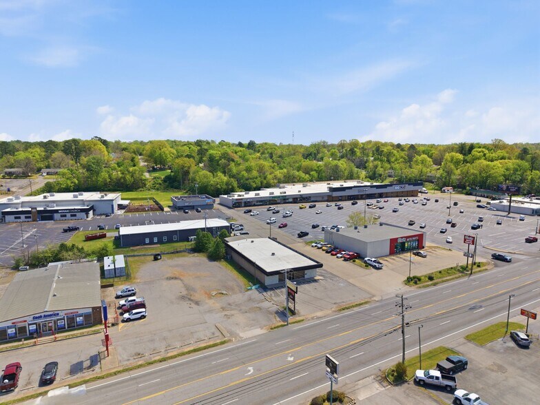 1015 S Riverside Dr, Clarksville, TN à vendre - Photo de l’immeuble – Image 3 sur 15