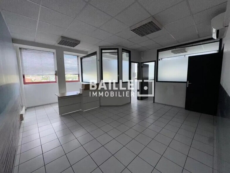 Bureau dans Grasse à louer - Photo de l’immeuble – Image 1 sur 10
