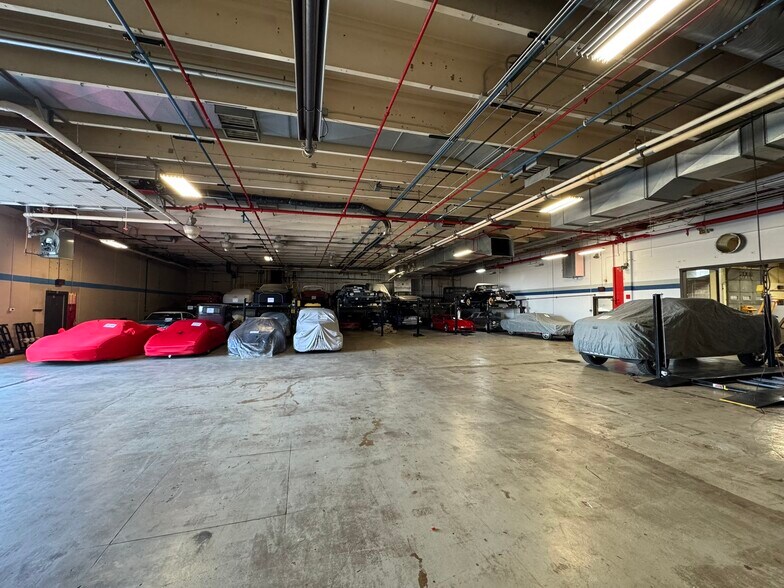 777 Kuehn Ct, Neenah, WI à vendre - Photo intérieure – Image 2 sur 8