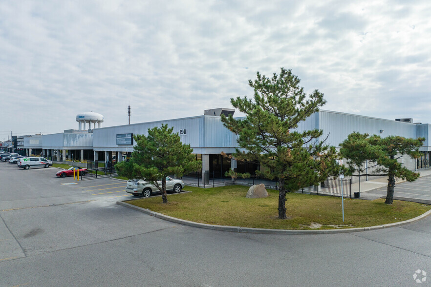 1911 Eglinton Ave E, Toronto, ON à louer - Photo principale – Image 1 sur 8