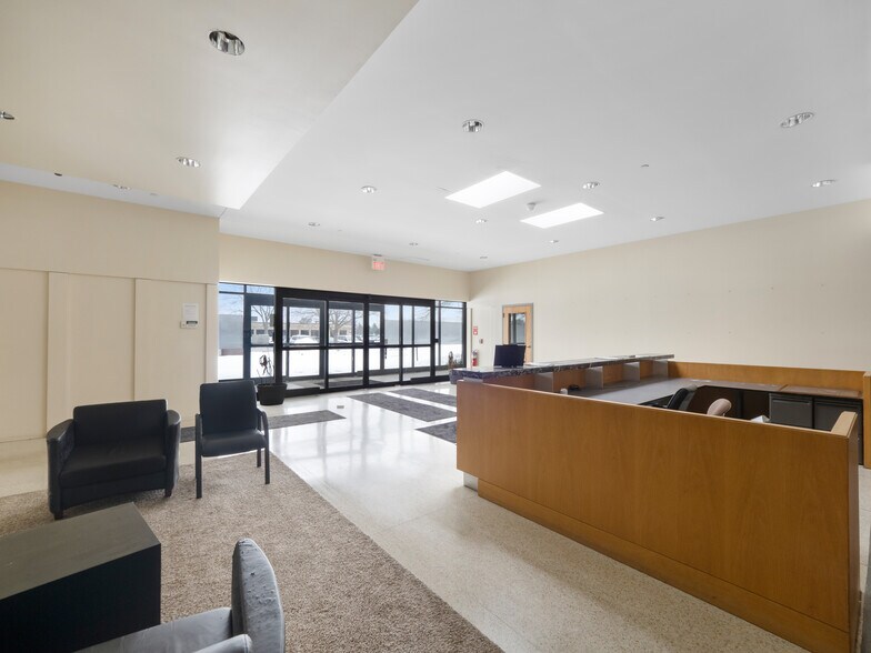 1400 S Wolf Rd, Wheeling, IL à vendre - Photo de l’immeuble – Image 3 sur 8