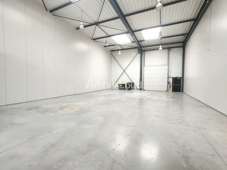 Local d’activités dans Reims à louer - Photo de l’immeuble – Image 3 sur 7