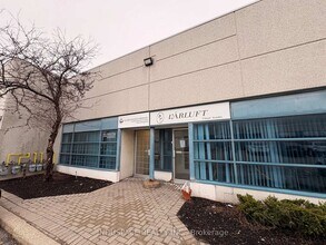 40 Vogell Rd, Richmond Hill, ON à louer Photo intérieure– Image 2 sur 7