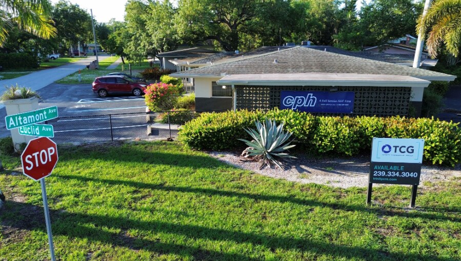 2216/2220 Altamont Ave, Fort Myers, FL à louer - Photo de l’immeuble – Image 2 sur 5