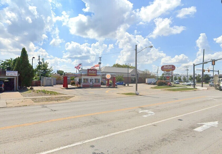 6201 Brookpark Rd, Cleveland, OH à louer - Photo de l’immeuble – Image 1 sur 5