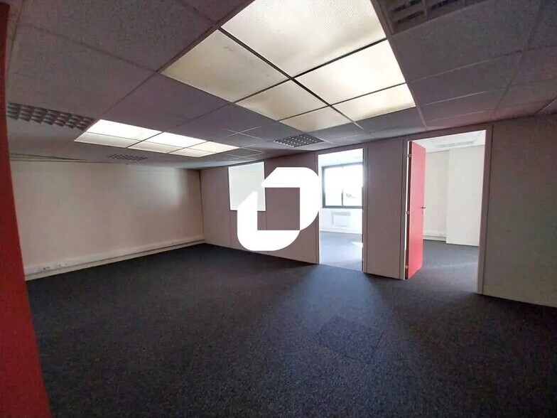 Bureau dans Rambouillet à louer - Photo de l’immeuble – Image 3 sur 5