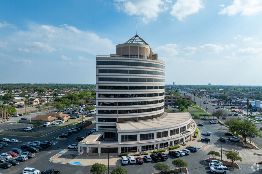 3900 N 10th St, McAllen, TX à louer - Aérien – Image 3 sur 5