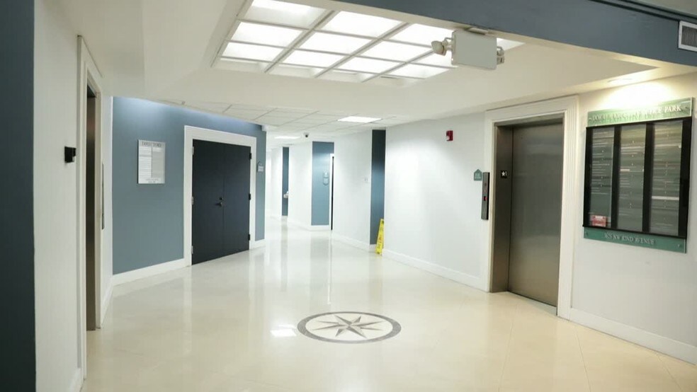 3625 NW 82nd Ave, Doral, FL à louer - Vidéo sur l’annonce professionnelle – Image 3 sur 11