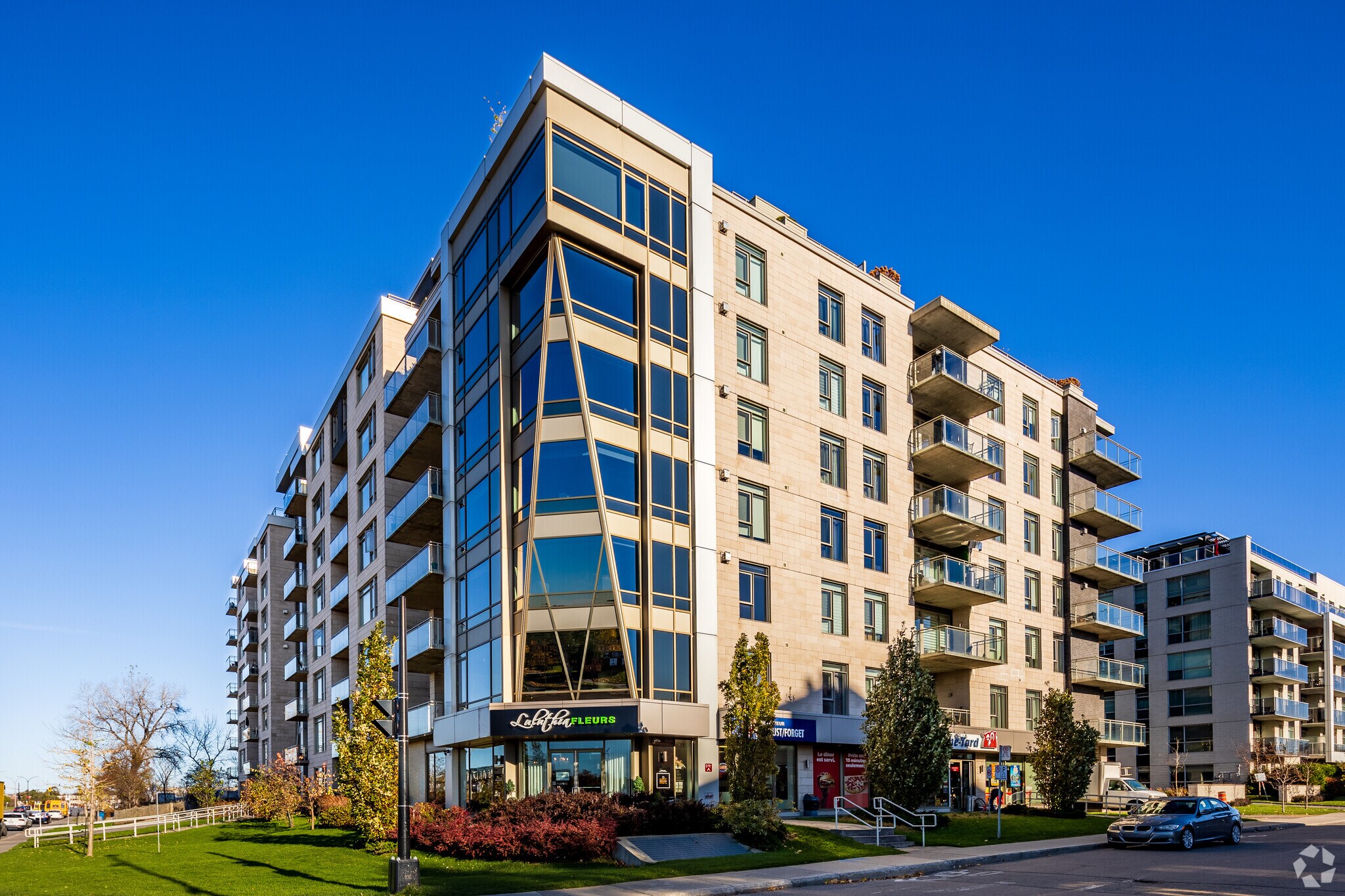 1325 Boul Alexis-Nihon, Montréal, QC à louer Photo principale– Image 1 sur 10