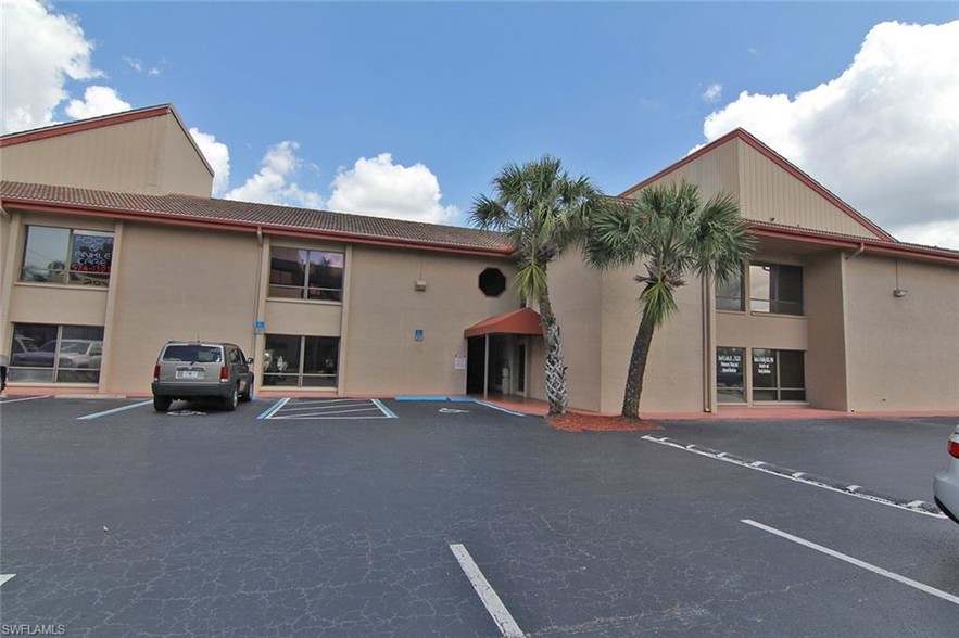 923 Del Prado Blvd S, Cape Coral, FL à vendre - Photo de l’immeuble – Image 3 sur 11