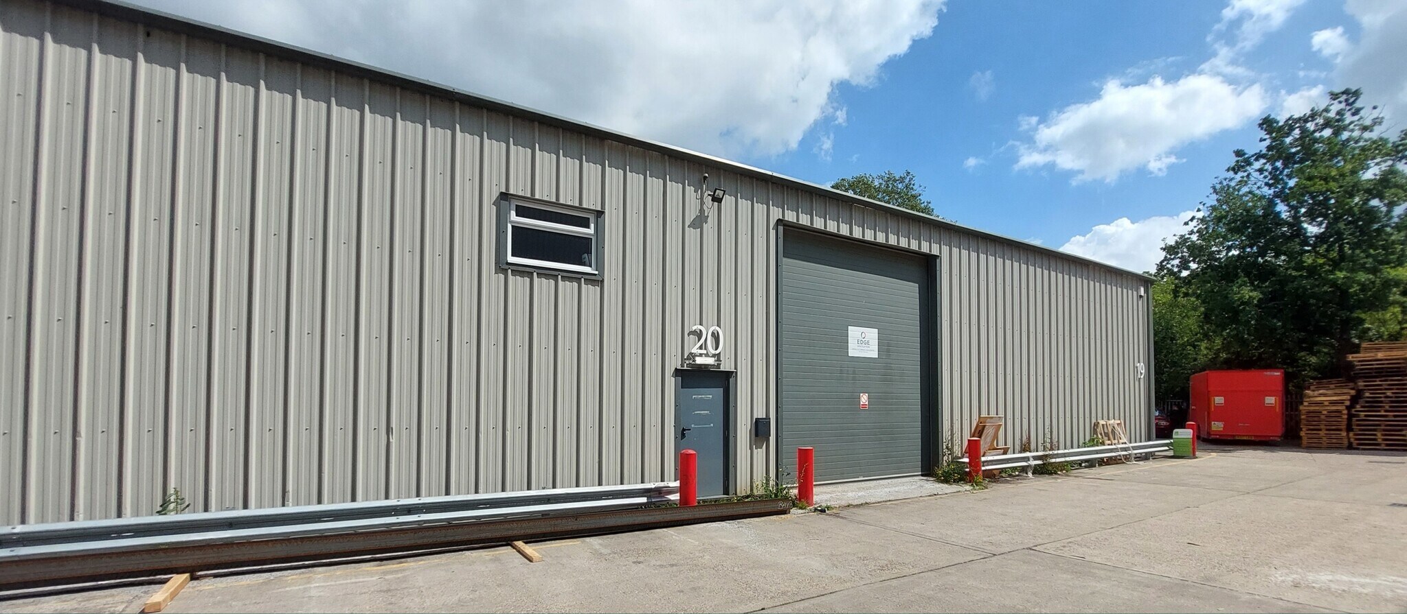 Bentalls, Basildon à louer Photo principale– Image 1 sur 7