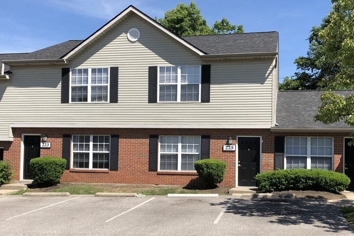 100 Meadow Trail Dr, Highland Heights, KY à vendre - Photo de l’immeuble – Image 2 sur 30