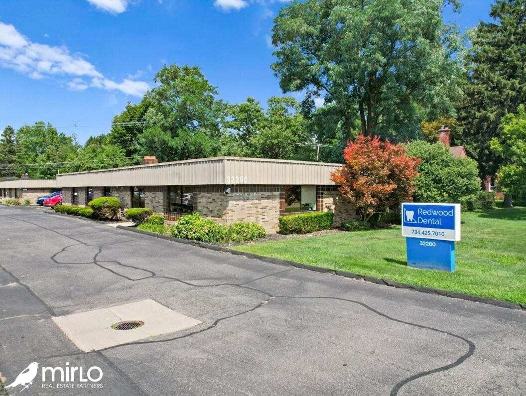 32280 5 Mile Rd, Livonia, MI à vendre Photo de l’immeuble– Image 1 sur 8