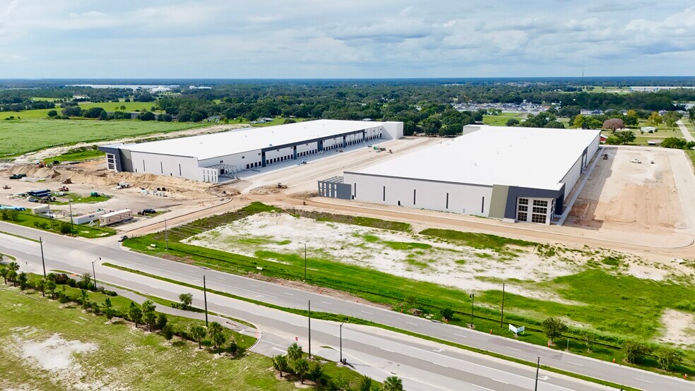 820 Pace Rd, Auburndale, FL à louer - Photo de l’immeuble – Image 3 sur 6
