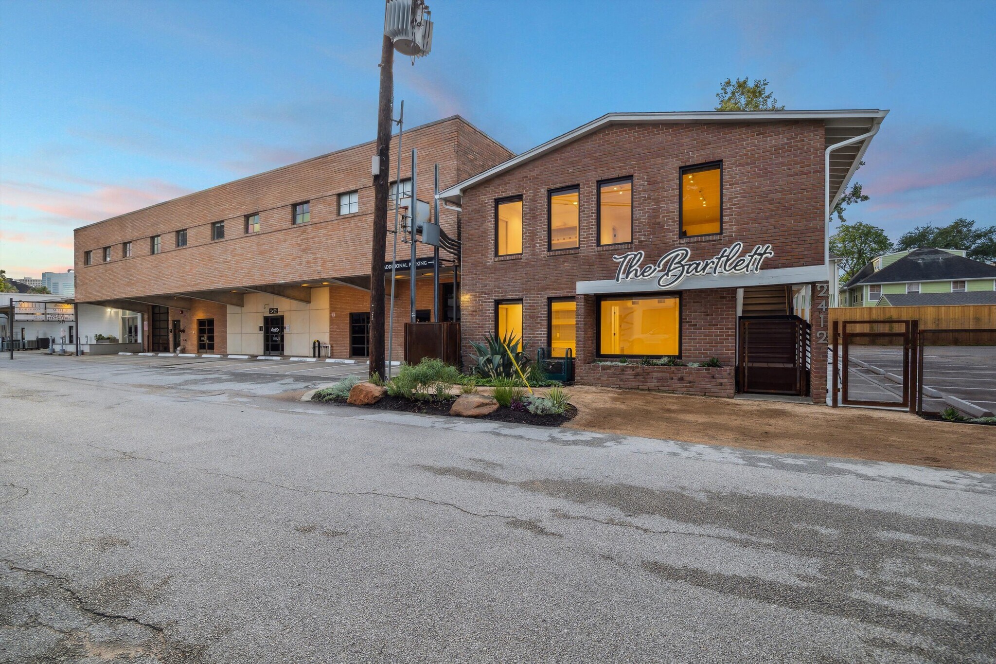 2422 Bartlett St, Houston, TX à louer Photo de l’immeuble– Image 1 sur 10