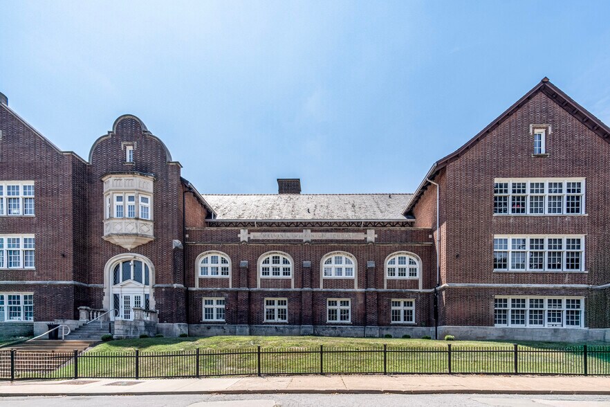 7135 Canterbury Ave, Saint Louis, MO à vendre - Photo de l’immeuble – Image 3 sur 30