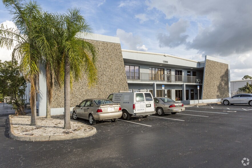 12065 Metro Pky, Fort Myers, FL à louer - Photo de l’immeuble – Image 2 sur 7