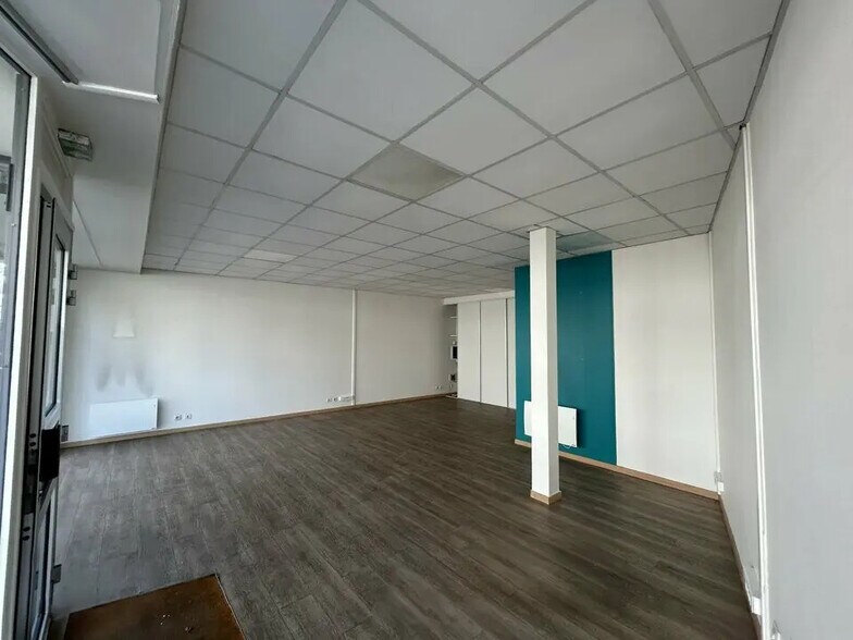 Local commercial dans Mons-en-Baroeul à louer - Photo de l’immeuble – Image 3 sur 5