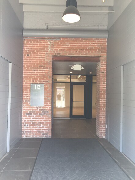 17 N Main St, Port Chester, NY à louer - Hall d’entrée – Image 3 sur 8