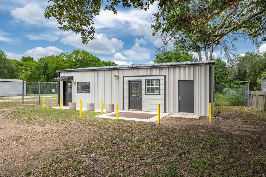 530 Seydler st, Gonzales, TX à vendre - Photo de l’immeuble – Image 3 sur 25