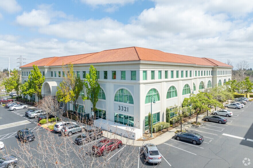 3321 Power Inn Rd, Sacramento, CA à louer - Photo de l’immeuble – Image 3 sur 7